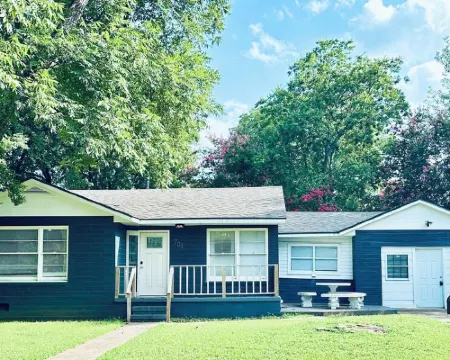 The Casino Cottage in Durant! Hotel Amenities, 2 Kings, 4mi to Casino, Sleeps 8 Hotels in Durant