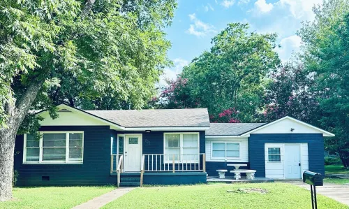 The Casino Cottage in Durant! Hotel Amenities, 2 Kings, 4mi to Casino, Sleeps 8 Hotels in Durant