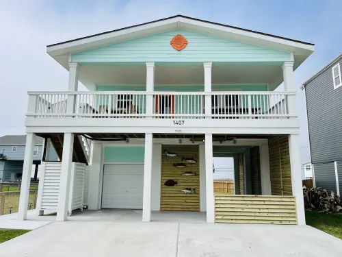 Bay views Cottage w/private suite, 4 min from beach and Moody Gardens