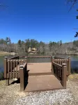 Cozy Cabin for 4 with 2 King beds, 2 full baths, 2 fireplaces and upscale Decor!