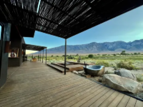 The LONEWEST Retreat in the Eastern Mountain Sierras Hotels in Lone Pine