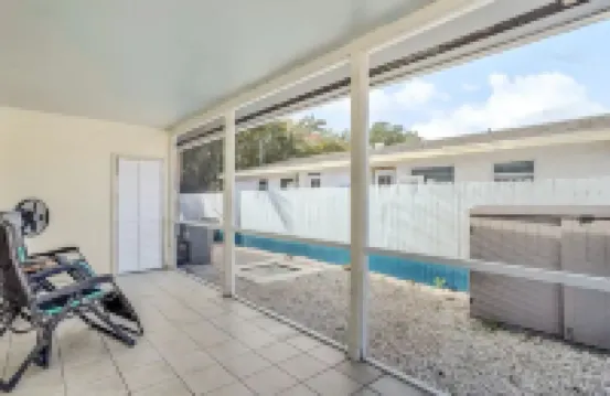 Quiet Naples Home: Walking Distance to Downtown. Pet Friendly!