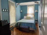 Unique Victorian Cottage Close to Town