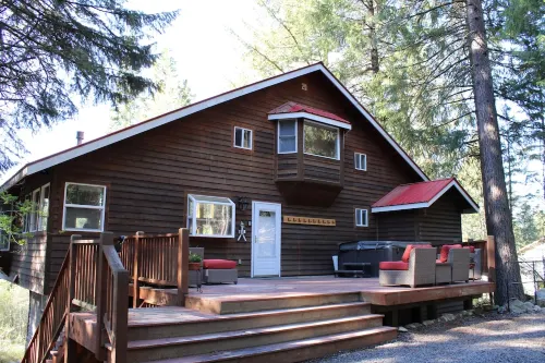 Remodeled woodland oasis for those who want it all