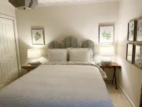 Convenient location. Walking distance to LSU lakes.