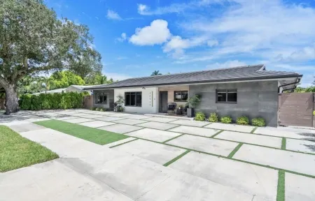 Modern Oasis Miami - luxury rental home close to airports, beaches & shopping.