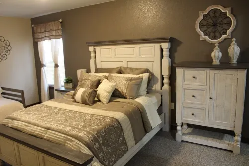 Quiet and Comfortable!  5 minutes away from parks/hospitals Hotels in Joplin