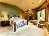 Torreon Luxury Cabin, 4000 Sq Ft on 1st green Golf Course/Creek/ Family friendly
