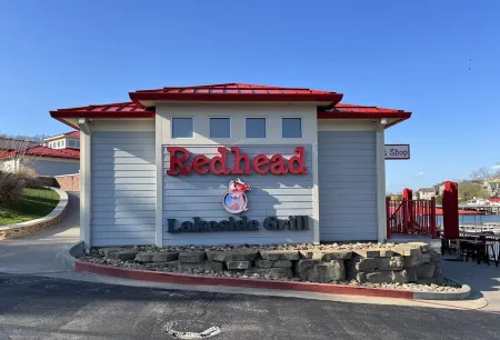 Three Season's Resort Lakefront Condo with Remarkable Views at Mile Marker 21 Отели в г. Осейдж Тауншип