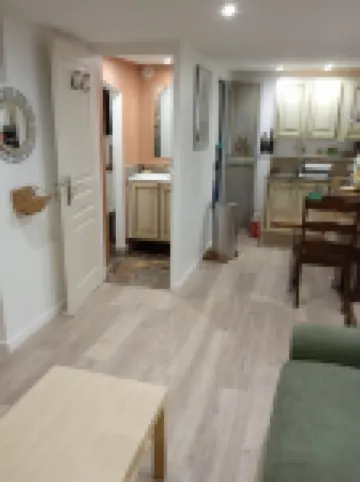 Studio 2 Personnes Centre Ancien de Sainte Maxime a 300 M Plage et Port