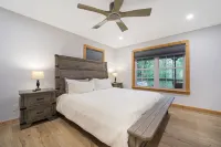 Mountain Retreat-Authentic Log Cabin with a Jacuzzi and FirePit Hotels near Lowe's Home Improvement
