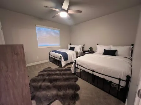 Cozy Cascade Nook - 2 bedroom basement apartment Отели в г. Орем