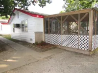 Come stay in our 2bd cabin on Table Rock Lake close to Silver Dollar City!