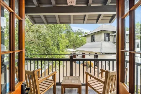 Rosemary Beach Home and Carriage House Sleeps 16 with private pool and courtyard