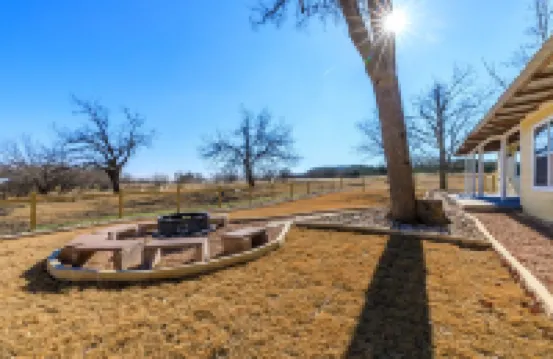 Fire pit and close access to hiking trails.