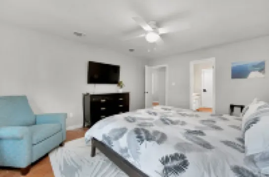 No extra Fees for your dogs....Relaxing Family Getaway 🐕-3mi to Beach 納瓦拉酒店