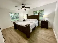 10 mins to Beach, 4 BD, Heated pool, 15 mins to Boynton Downtown Schoolhouse Children's Museum and Learning Center 주변 호텔