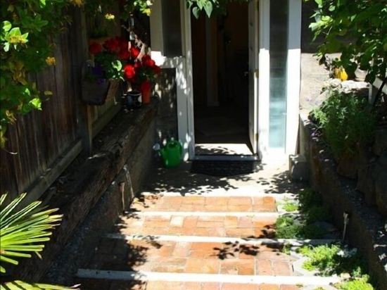 Seattle at its Best - a Great Neighborhood for Walking!!