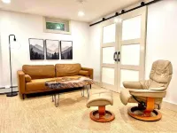 Great location, newly-finished, bright 1-bedroom Hotels in 