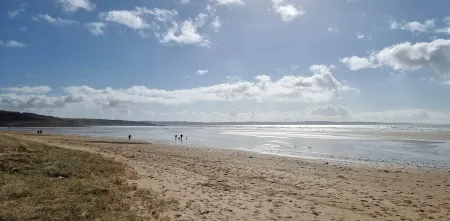 Maison Moderne à 5 Minutes des Plages Отели в г. Финистер