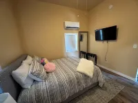 Tiny Flamingo's Nest - Cottage Near Pioneer Woman Mercantile - Pet friendly! Hotels near Joseph H. Williams Tallgrass Prairie Preserve