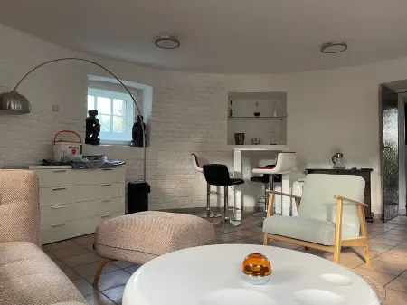 Historic water tower, close to Eifel Nature Park, Phantasialand, Cologne, Bonn, hiking trails Отели рядом с достопримечательностью «Херзелер Верт»