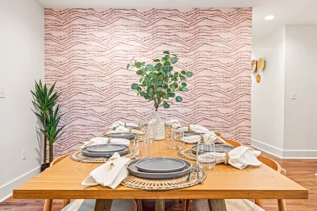 Secluded Chic Design: 15Min Avl-GameRm-Sauna-HotTub