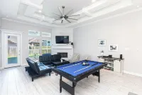 Luxury 4BR South CC! 15 Min to Beach, Fast WiFi, 6 Beds & Fireplace!
