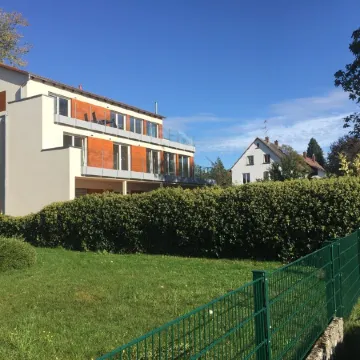 Direct lake with large south-west balcony (new building 2019)