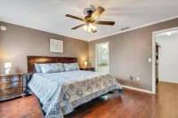 Family Fun Haven: 3 Bed/2 Bath/6 Mi to Legoland/Pet Friendly!