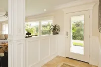 Parklike 4 bedroom AnthuriumHouse, 3+ acres, peaceful, gated, convenient