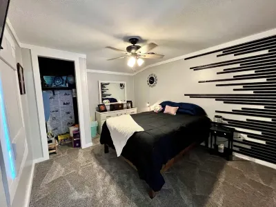 Fun 2 BdRm Apt in the Bourbon Capital with Pool Table, PAC-Man & More!