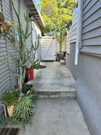 Charming studio in delightful La Mesa with WiFi, AC and Deck Отели рядом с достопримечательностью «Департмент оф Электрикал энд Компьютер Инжиниринг»