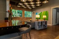 Incognito #3 : located 1 block from The Scotsman