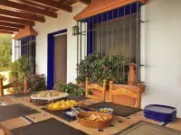 Stylish Andalusian country house with pool in olive grove facing the sea 阿爾姆尼卡住宿飯店