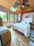 Authentic Log Home in Warren. Ski town. Mountain biking. Short walk to lake.