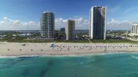 Phoenix Towers Condo on the Ocean with Private Beach, Pool and other Accessories
