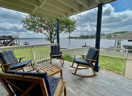Linda's Lake House Waterfront on Lake Conroe