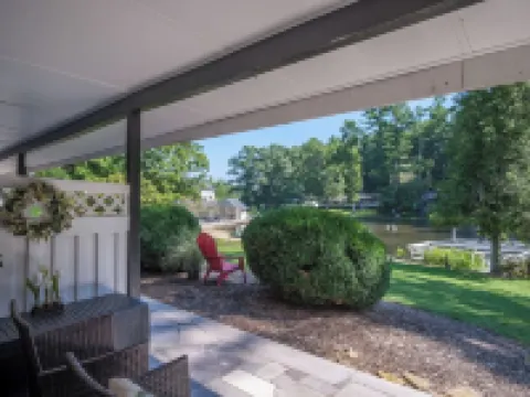 Cozy 1-bedroom condo in charming Flat Rock. Hoteles en Flat Rock