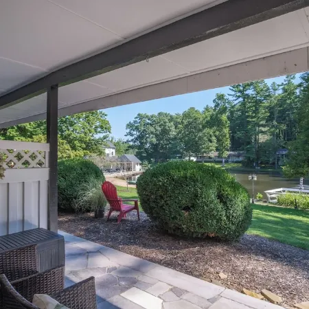 Cozy 1-bedroom condo in charming Flat Rock.