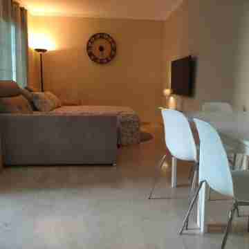 Comfortable Modern House with Jacuzzi, and Access to Swimming Pool Rooms