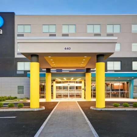 Tru by Hilton Chicopee Springfield