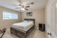 Spacious Modern & Family 3 BR 🏠🏘 Hotels near Houston Underground