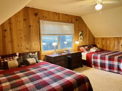 The 4 bedroom, EV charger Celestial Home near Pinecrest lake.