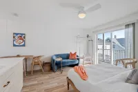Casa Oceana - Boutique Studio Condo w/Pool ☀️🏖🌊🐚 Hotels near The Candy Corner