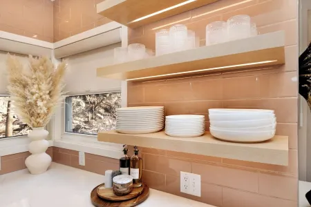 PRIDE ROCK Luxury Retreat