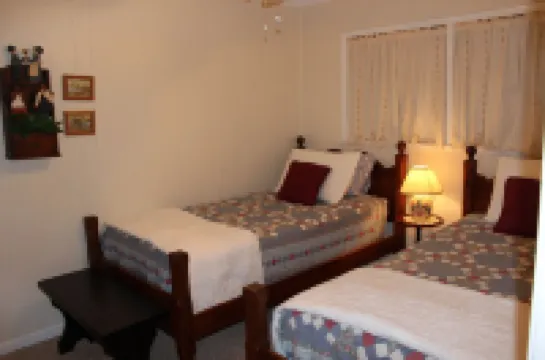 CABIN FEVER ON LAKE  NOTTLEY WITH DOCK