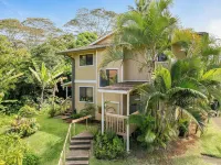 Peaceful Hawaiian Hideout Minutes to Hanalei town! Hotels near Malelia's
