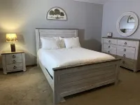 The Light Forest Chalet- minutes to beach, skiing and more!