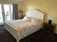 Spectacular Beachfront Condo-Watch sunrise from deck overlooking beach. Hotels near Palace Playland